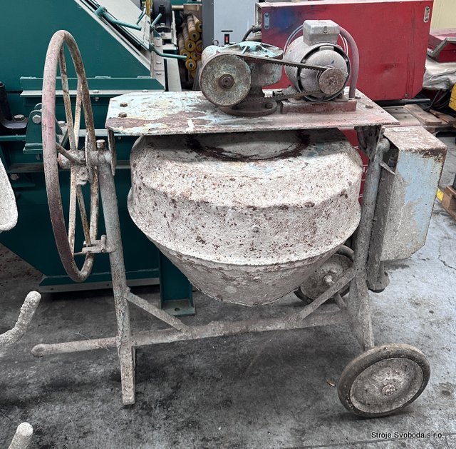 Stavební míchačka  (1 - Stavebni michacka (1).JPG)